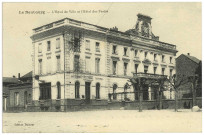Neubourg (Le). L'Hôtel de Ville et l'Hôtel des Postes.