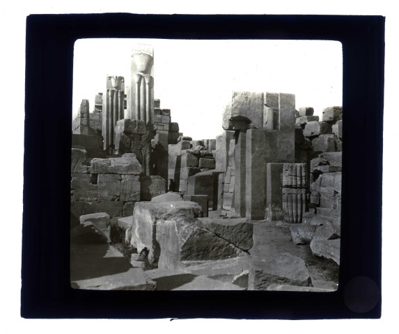 Ruines et vestiges de temple.
