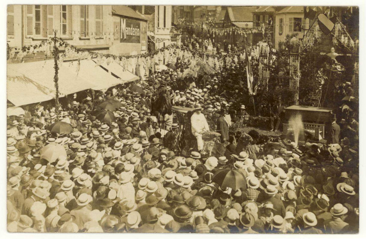 Evreux-Ville. Les Fêtes de la Harpe-Le Cortège.