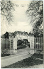 Menneval. Environs de Bernay. - Château de Menneval - Entrée principale.