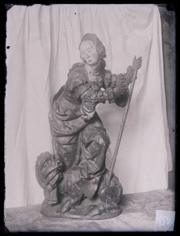 Château de Courteilles (Eure), statue de Sainte-Marguerite.