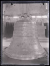 Cloche (probablement de la collégiale Saint-Louis de La Saussaye (Eure)).