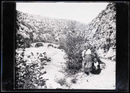 Porteurs d'eau près du fleuve Nahr-El-Kalb (Liban).