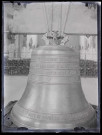Cloche (probablement de la collégiale Saint-Louis de La Saussaye (Eure)).