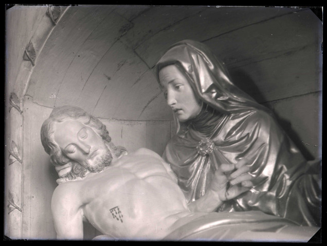 Église de Garennes-sur-Eure (Eure), pietà, détail.