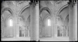 Piliers et chapiteaux sculptés de l'église de la Madeleine de Vézelay (Yonne).
