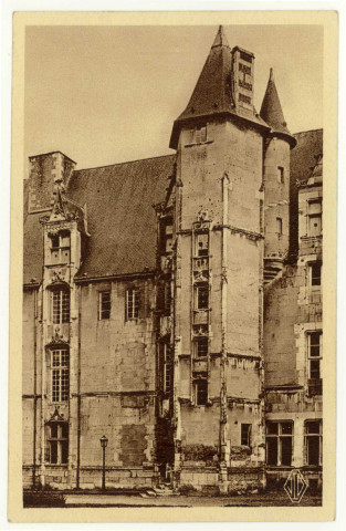 Evreux-Ville. L'ancien Evêché (XVe s) La Tourelle.