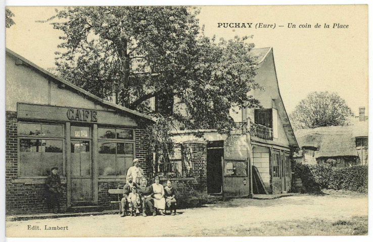 Puchay. Un coin de la Place.