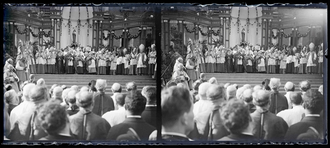 Procession en l'honneur de la béatification de Sainte-Thérèse de Lisieux à Lisieux (Calvados).