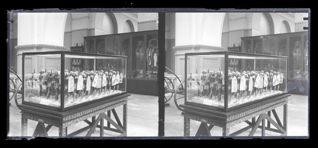 Salle et collections d'un musée égyptien (lanciers égyptiens).