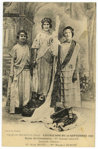 Neubourg (Le). Cavalcade du 10 septembre 1923 - Reine du Commerce : Mlle Blanche Gallais - Demoiselles d'honneur : Mlle Alice Mesnil - Mlle Marcelle Dumont.