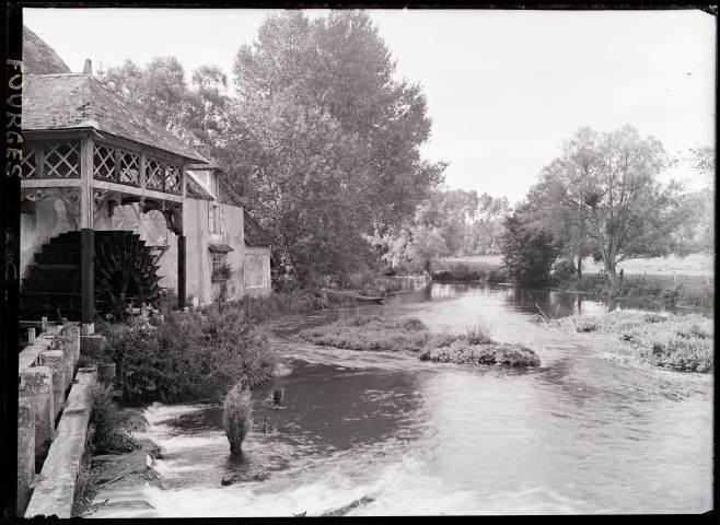 Moulin à aube sur l'Epte à Fourges (Eure).