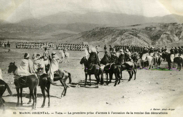 TAZA - La première prise d'armes à l'occasion de la remise des décorations