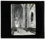 Cathédrale Notre-Dame de Chartres (Eure-et-Loir), vue sur nef vers l'ouest.