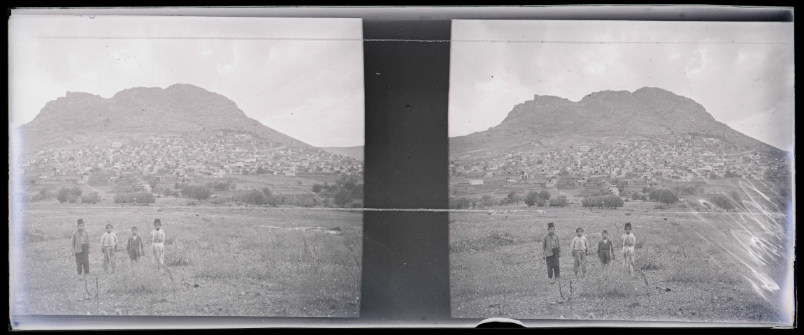 Vue générale du bourg, du catholicossat et de la citadelle de Kozan (Sis) (Turquie).