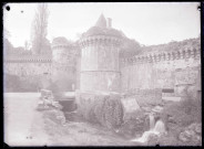 Porte Saint-Sulpice avec tours extra-muros de Fougères (Ille-et-Vilaine).