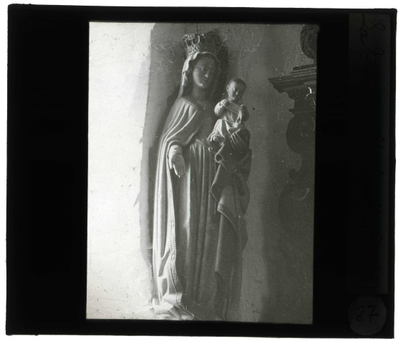 Statue de Vierge à l'enfant de l'église de La-Trinité-de-Thouberville (Eure).