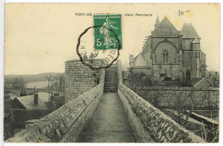 Pont-de-l'Arche. Vieux Remparts.