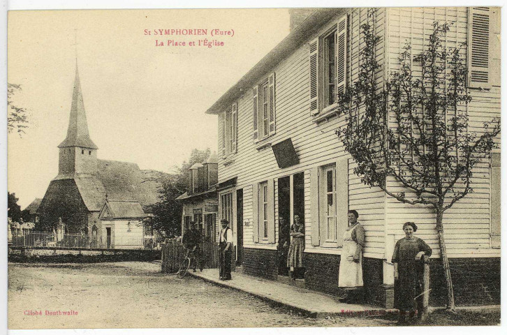 Saint-Symphorien. La Place et l'Eglise.