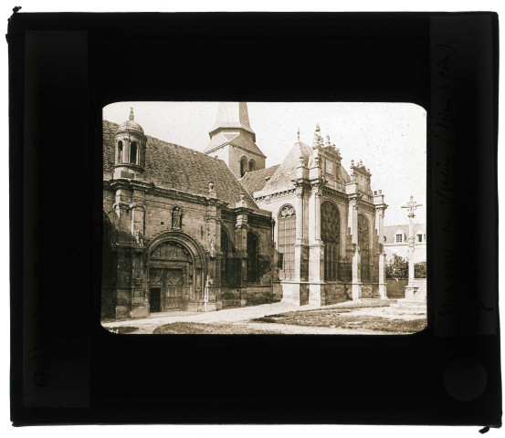 Église de Magny-en-Vexin (Val-d'Oise), côté sud.