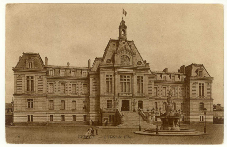 Evreux-Ville. L'Hôtel de Ville.