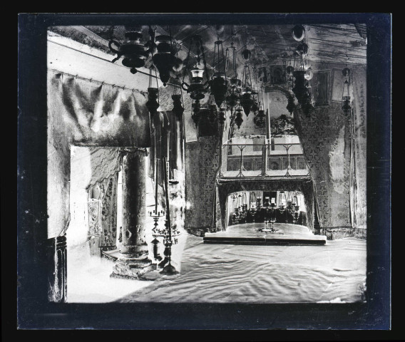 Intérieur d'édifice religieux.
