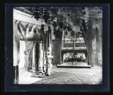 Intérieur d'édifice religieux.