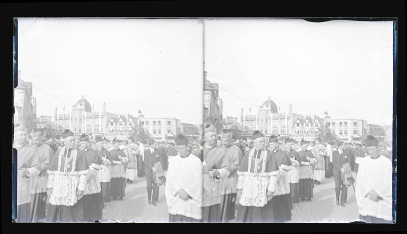 Procession de la Vierge au Monument de Jeanne d'Arc et à la basilique Notre-Dame de Bonsecours (Seine-Maritime).