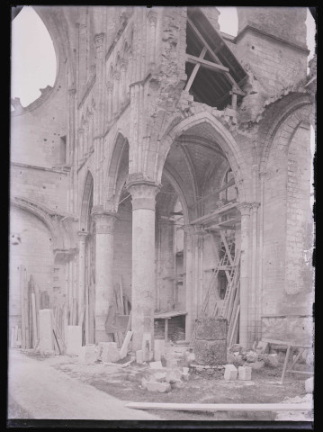 Ruines et vestiges de l'ancienne abbaye de Longpont (Aisne).