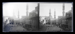 Ruelle et minarets du Caire (Égypte).