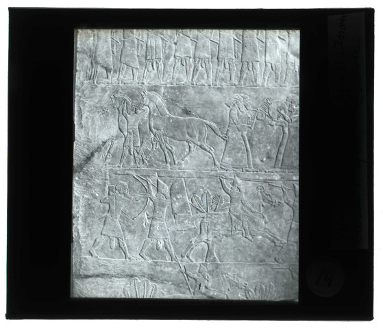 Musée du Louvre à Paris, bas-relief des ruines de Khorsabad (Assyrie) du palais d'Assurbanipal à Ninive (Assyrie).