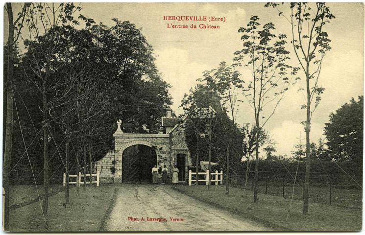 Herqueville. L'Entrée du Château.