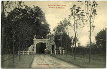 Herqueville. L'Entrée du Château.