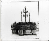 Calvaire du cimetière de l'église de Lopérec (Finistère).