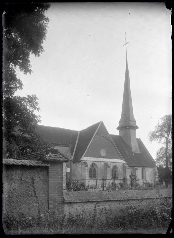 Vue d'ensemble de l'église de Guichainville (Eure).