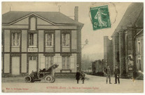 Autheuil. La Mairie et l'ancienne Eglise.