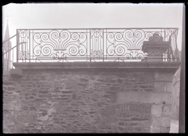 Balustrade en ferronnerie des remparts de Fougères (Ille-et-Vilaine).