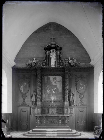 Maître-autel de l'église de Fouqueville (Eure).