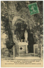 Haye-de-Routot (La). Environs de Routot - La Haye-de-Routot (Eure) Statue de Notre-Dame de Lourdes dans un If de 9m05 de circonférence, planté il y a environ 1500 ans.