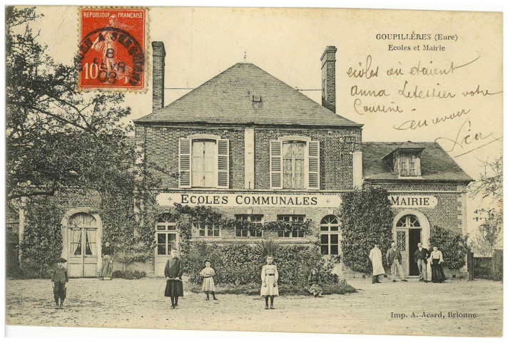 Goupillières. Ecoles et Mairie.