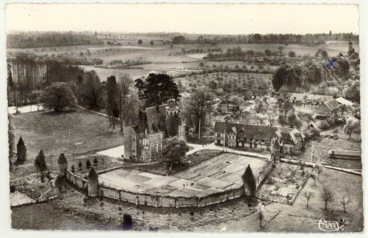 Boissey-le-Châtel. Vue du Château de Tilly.