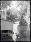 Lavoirs sur le bord du canal traversant Louviers (Eure).