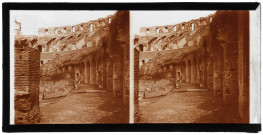 Ruines et vestiges d'arènes romaines.