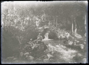 Pâtres et joueur de pipeau dans les cascades à Daphné (Turquie).