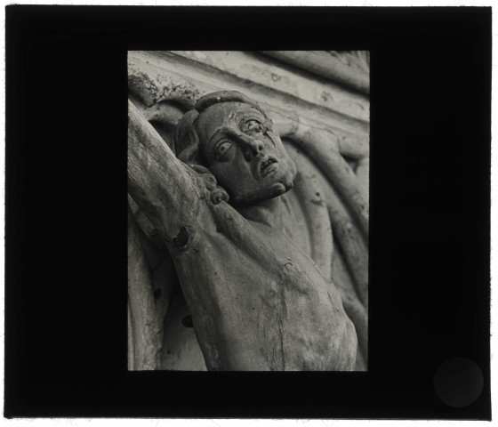Christ en croix de l'église abbatiale de Saint-Germer-de-Fly (Oise).