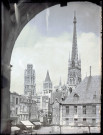 Tours et flèche de la cathédrale Notre-Dame de l'Assomption de Rouen (Seine-Maritime).