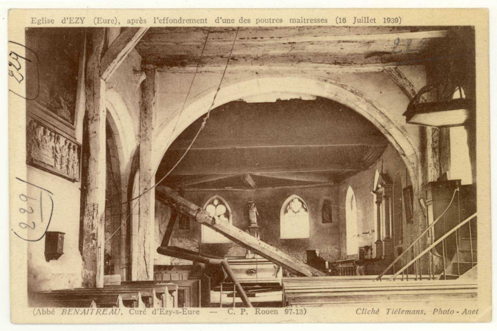 Ezy-sur-Eure. Eglise d'Ezy, après l'effondrement d'une des poutres maîtresses (16 juillet 1939).