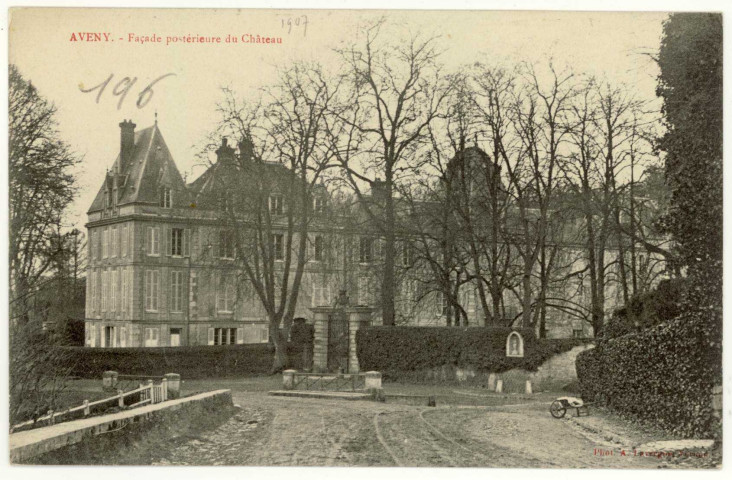 Dampsmesnil. Aveny Façade Postérieure du Château.