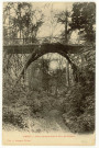 Dangu. Pont rustique dans le Parc du Château.