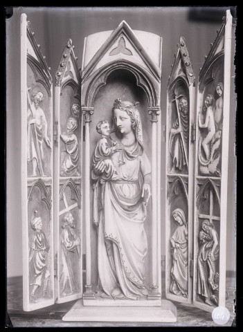 Polyptyque en ivoire du château de Coulonges (Sylvains-les-Moulins, Eure).